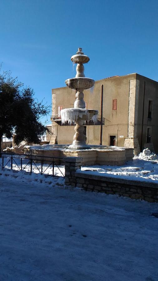 Bed and Breakfast Piazza Castello Santo Stefano Quisquina Exterior foto